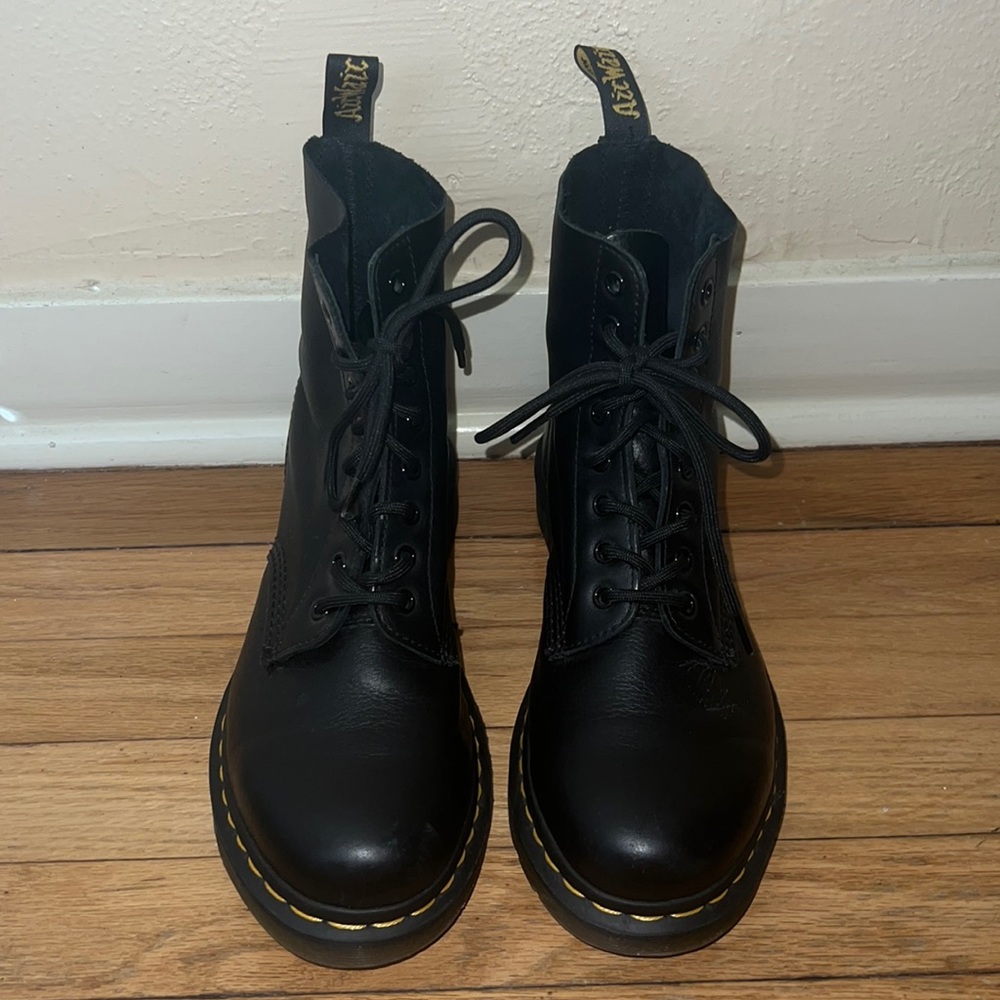 1460 lace-up Dr. Marten boots